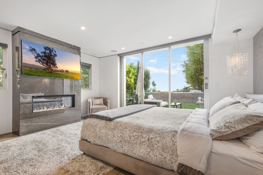 House, Multiple Beds, Pool Access, Pool View (Sunset Heights) photo 3