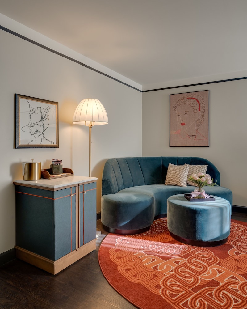 Premium Room, 1 King Bed, City View (High Floor) thumbnail 5