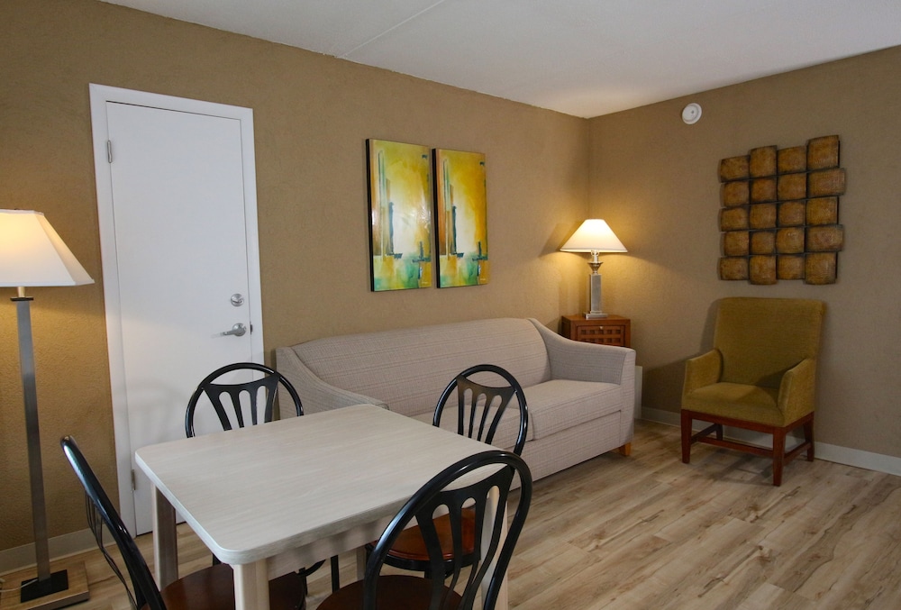 Street View 1 Bedroom Efficiency Suite photo 2