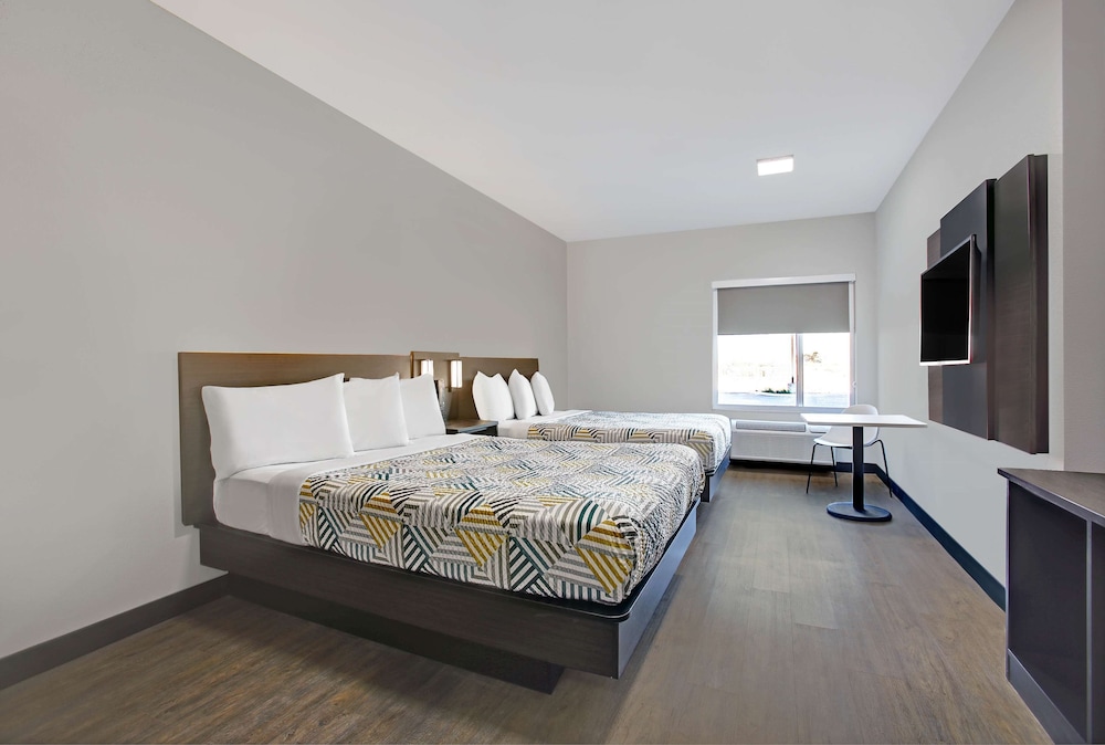 Deluxe Room, 2 Queen Beds, Accessible, Non Smoking - Photo 2
