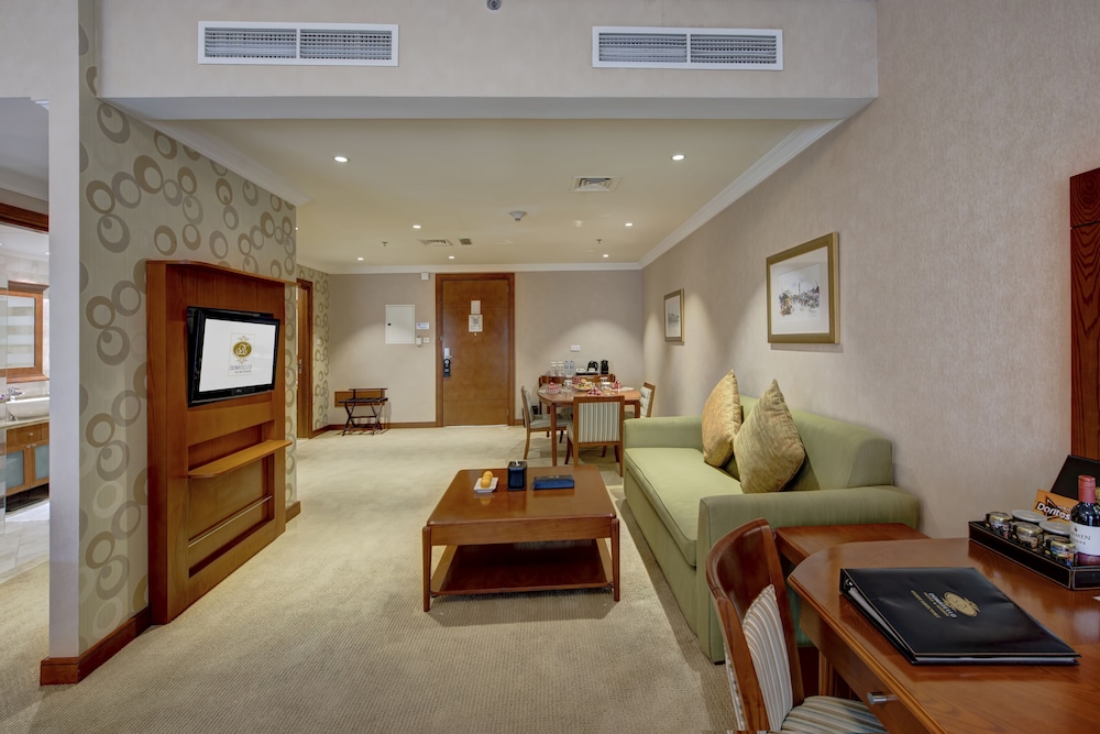 Executive Suite - Photo 3