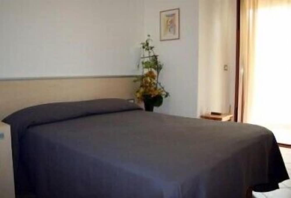 Economy Double Room photo 2