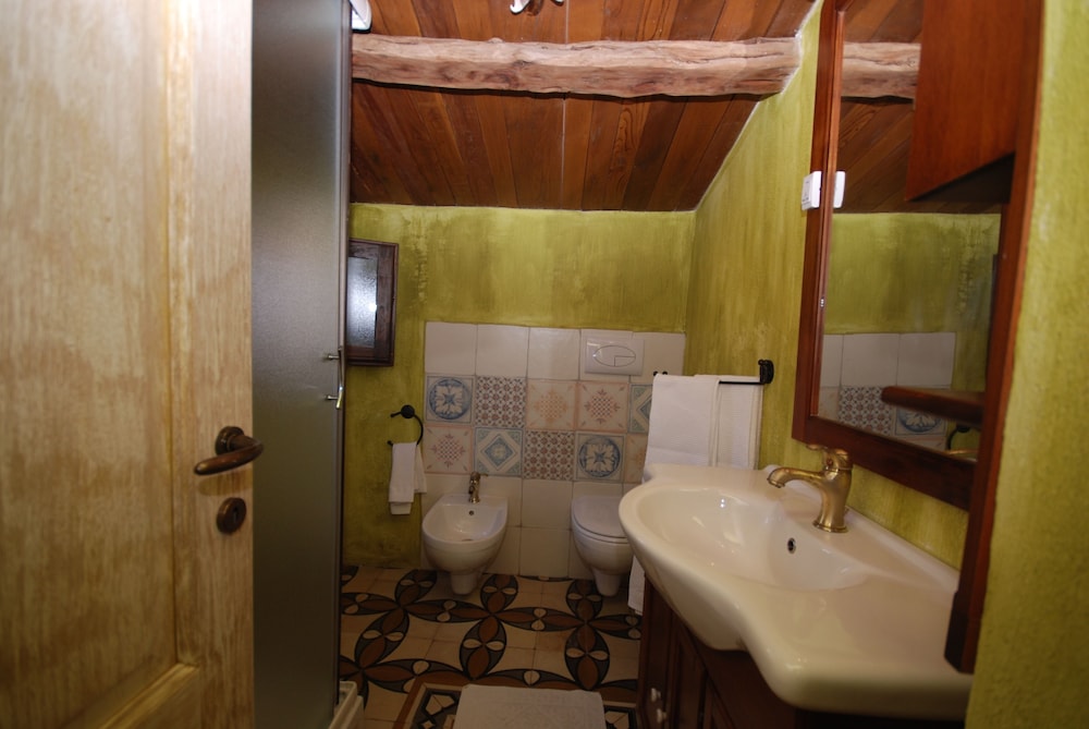 Standard Triple Room, City View photo 2