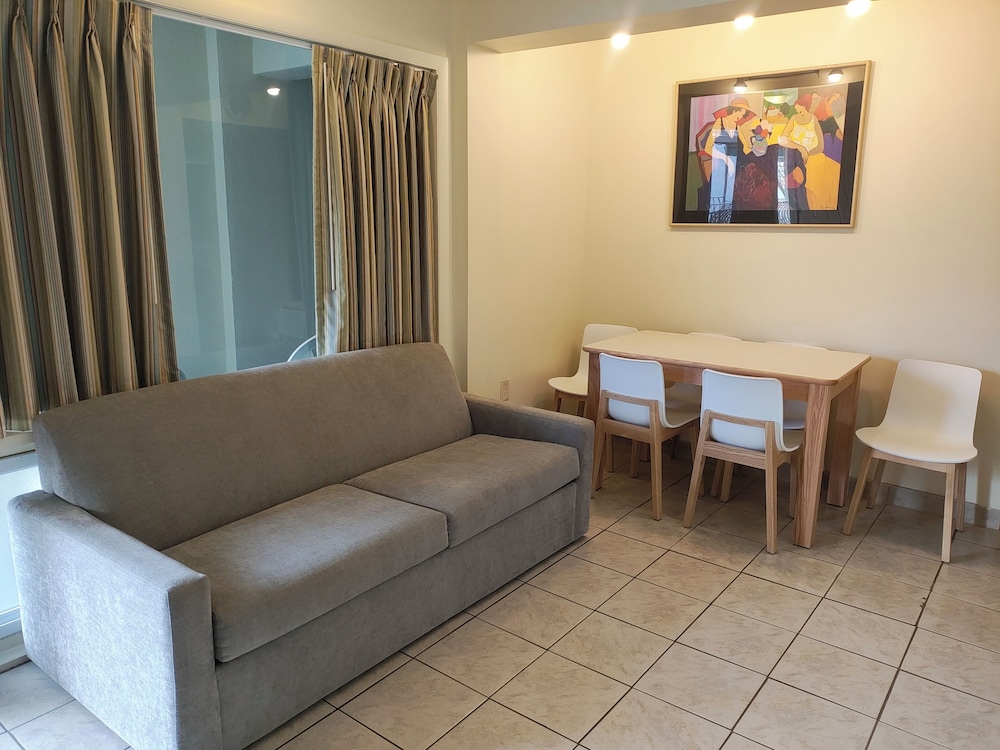 Deluxe Room, 3 Bedrooms, Pool View (Four Room Efficiency (Type 2)) photo 3