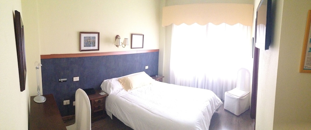Standard Twin Room - Photo 2
