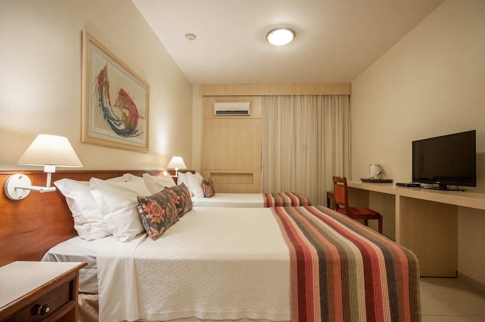 Deluxe Room, Multiple Beds photo 3