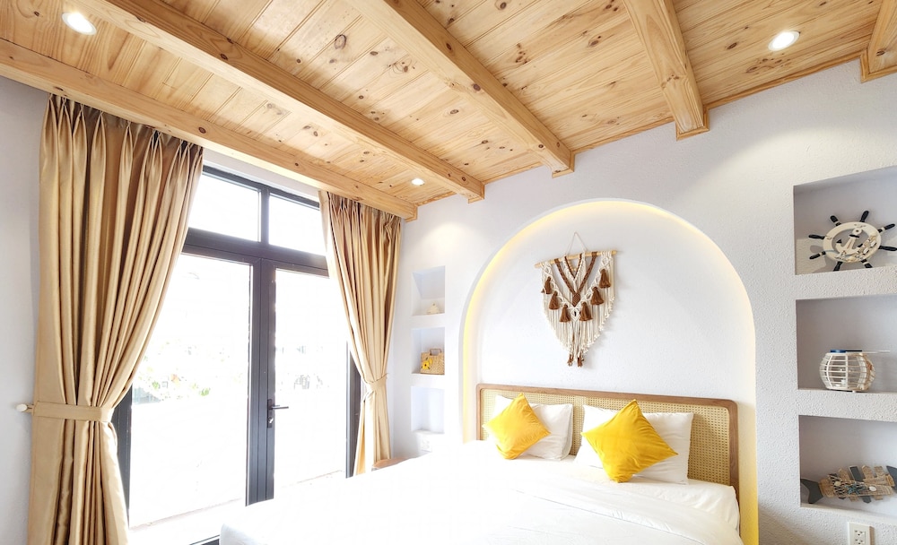 Standard Double Room, 1 King Bed, Balcony, Ground Floor