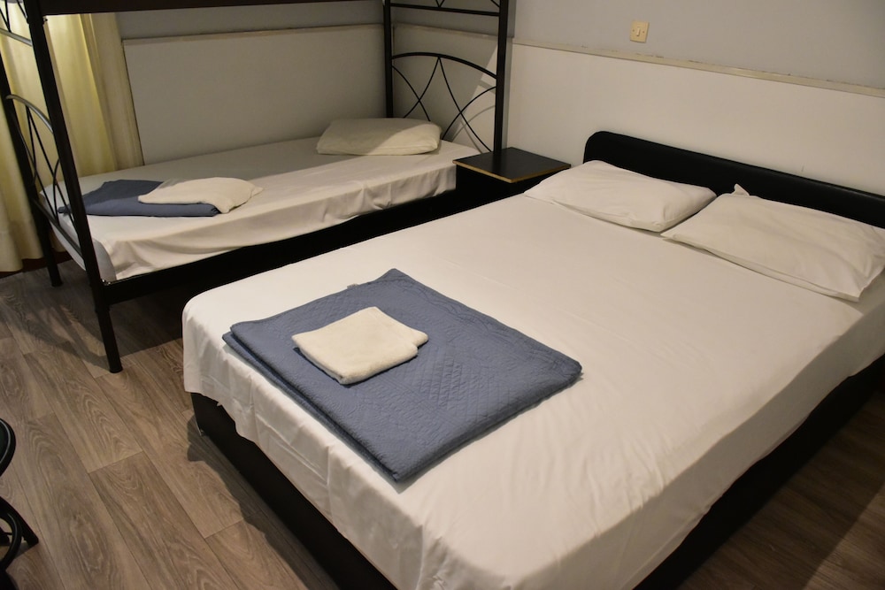Triple Room, Multiple Beds