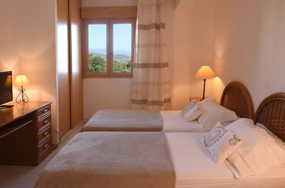 Suite, 2 Bedrooms, Balcony photo 2
