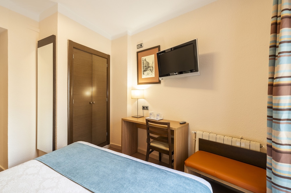 Standard Room - Photo 13