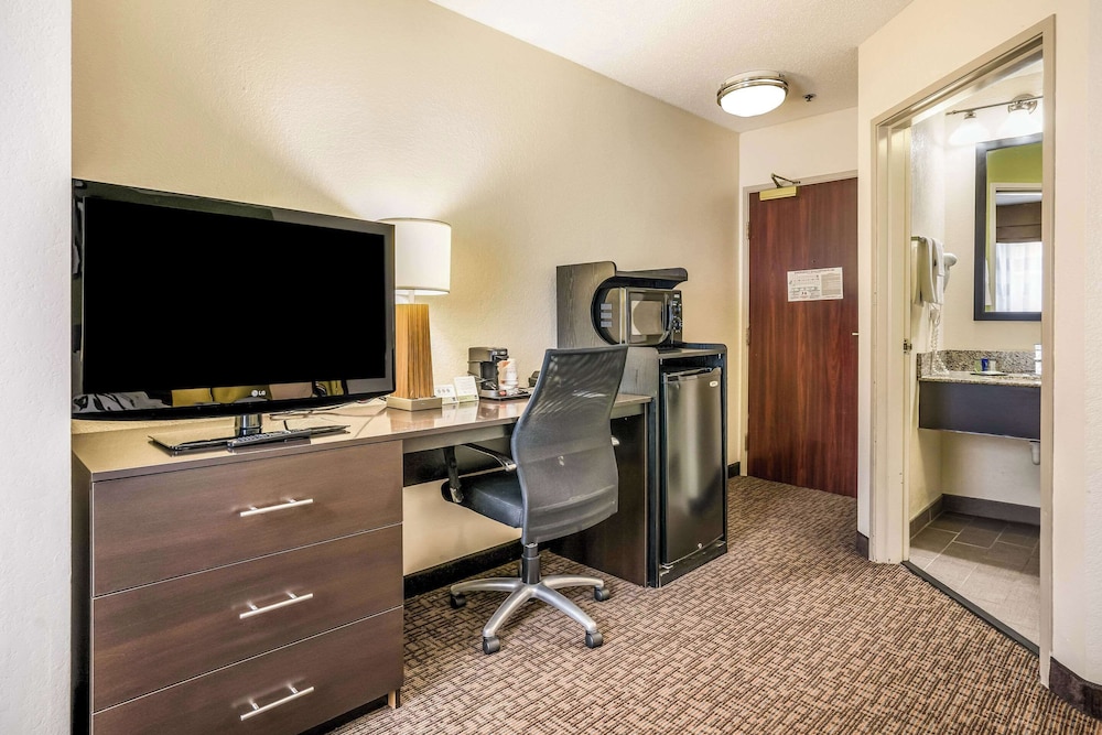 Room, 1 Double Bed, Non Smoking - Photo 3