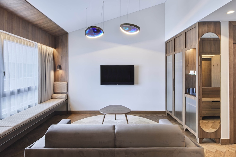 Luxury Suite - Photo 1