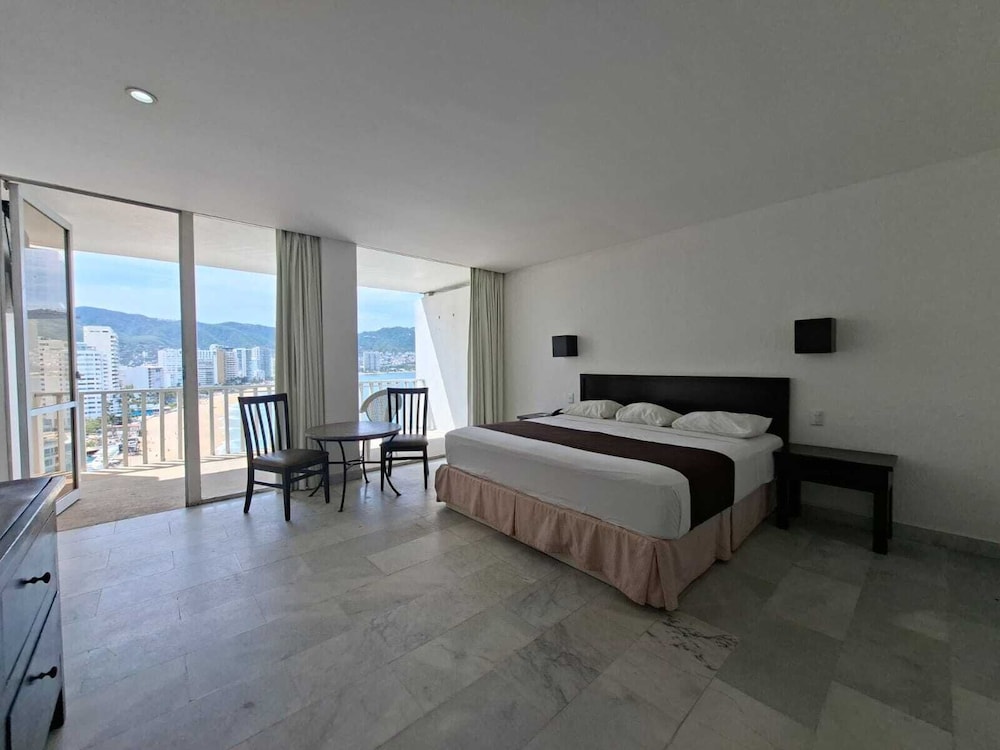 Standard Room, 1 King Bed, Bay View photo 1