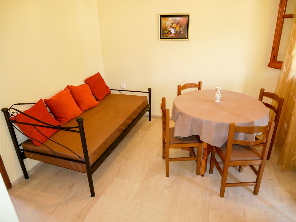 Basic Apartment photo 2