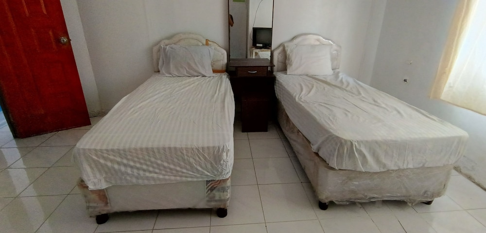 Standard Twin Room - Photo 3