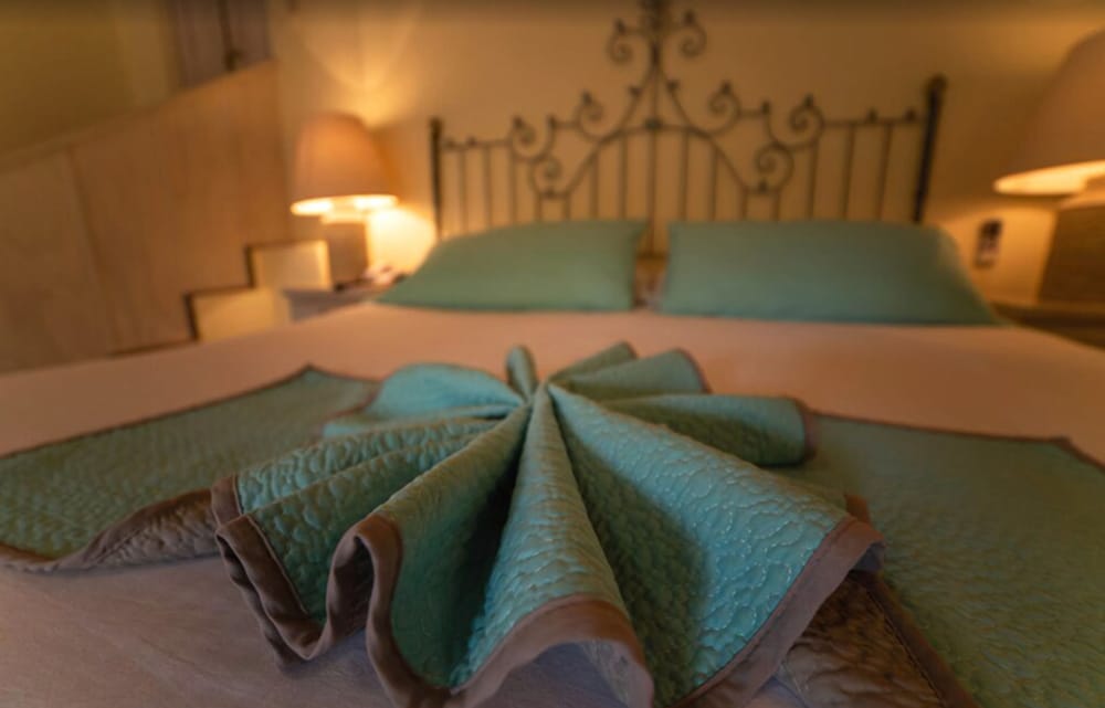 Room (Bugambilia)