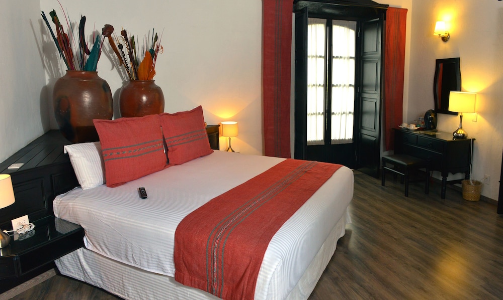 Junior Suite, 1 King Bed, Non Smoking - Photo 2