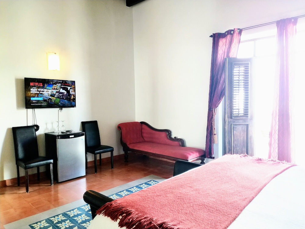 Deluxe Balcony Suites - Photo 5