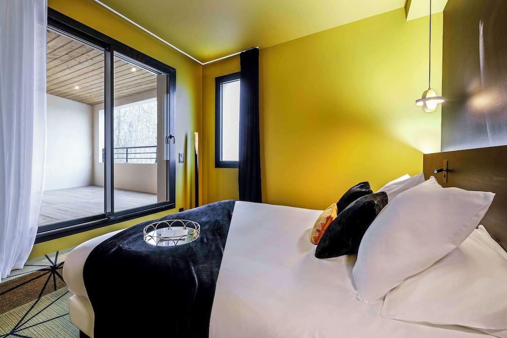 Suite, 1 King Bed, Non Smoking (with Sofabed) photo 2