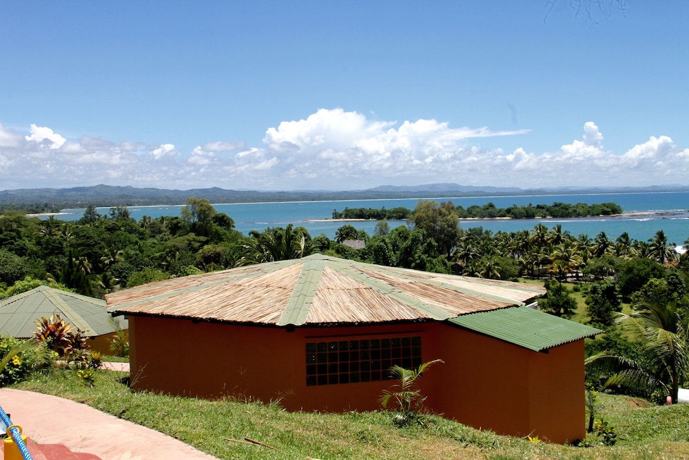Deluxe Bungalow photo 3