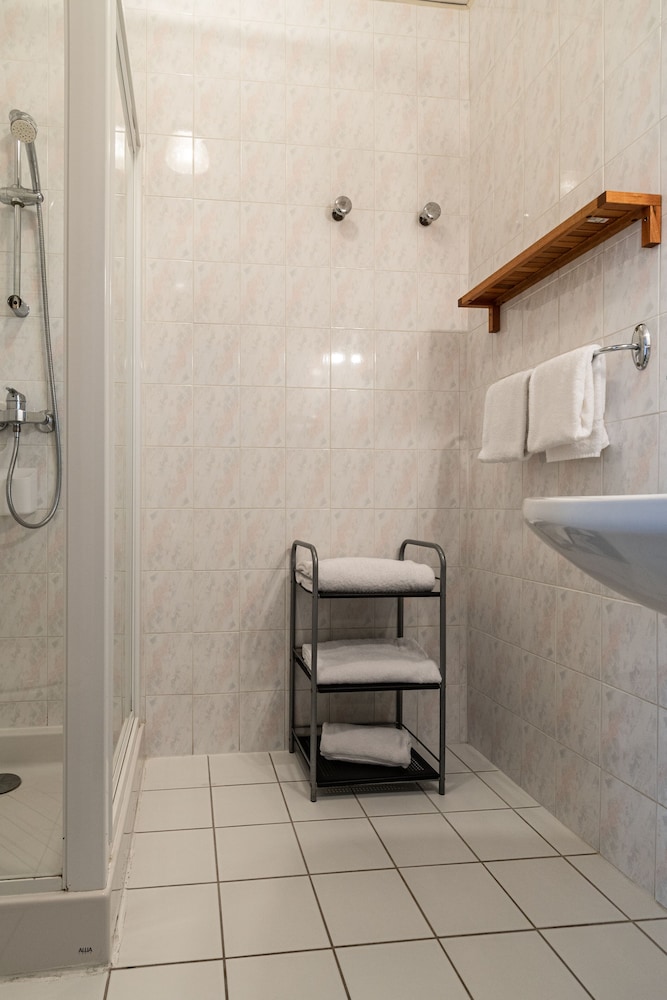 Standard Double Room - Photo 5