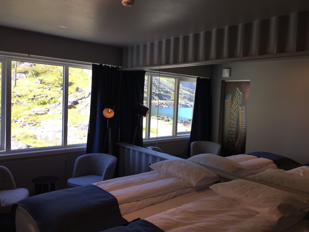 Business Double Room, 1 Queen Bed, Mountain View photo 2