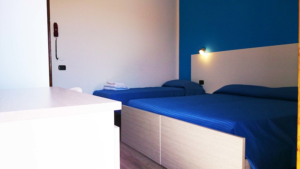 Superior Triple Room photo 3