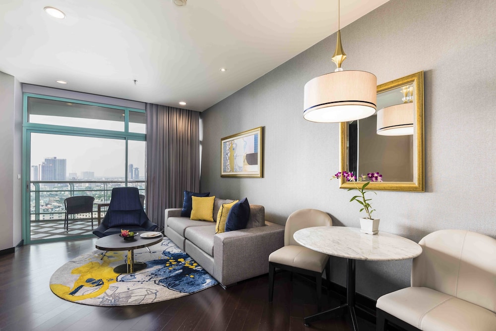 One Bedroom Suite King City View