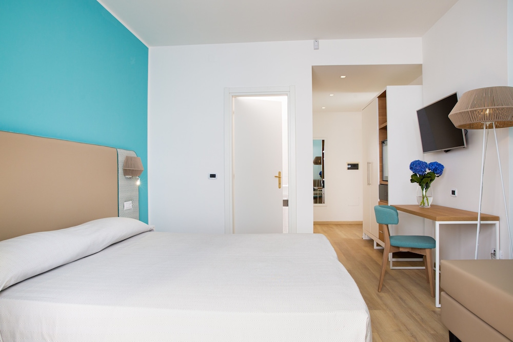 Deluxe Quadruple Room, Sea View photo 3