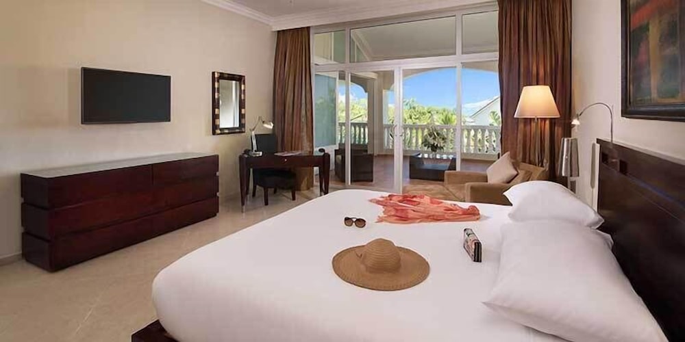 Deluxe Suite, 1 King Bed, Kitchen photo 1