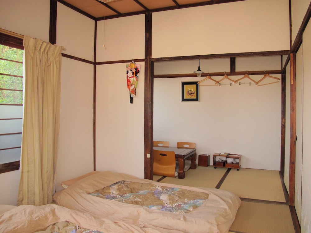 Queen Suite with Private Shower Room, Non Smoking photo 3