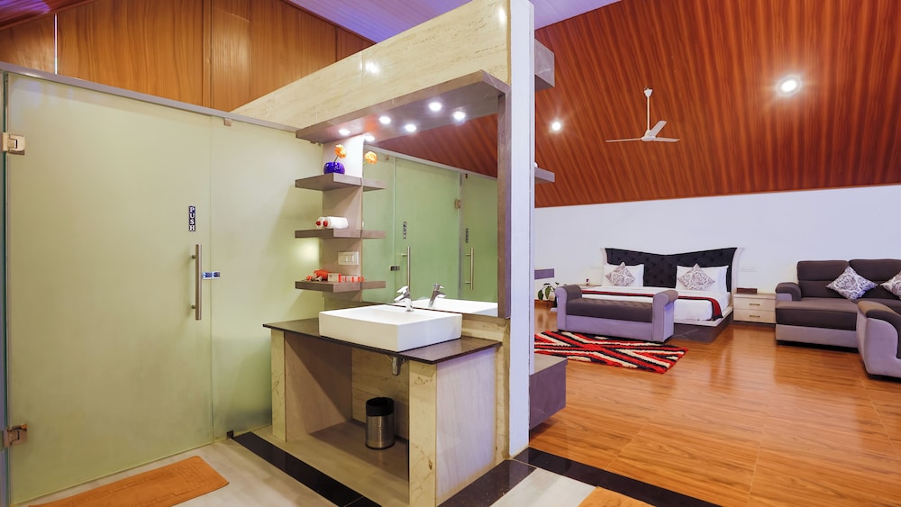 Suite with private pool photo 2