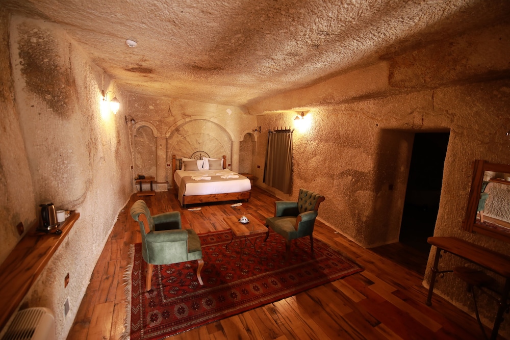 Standard Suite - Photo 4