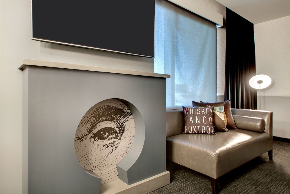 Room (Queen Murphy Bed) - Photo 5