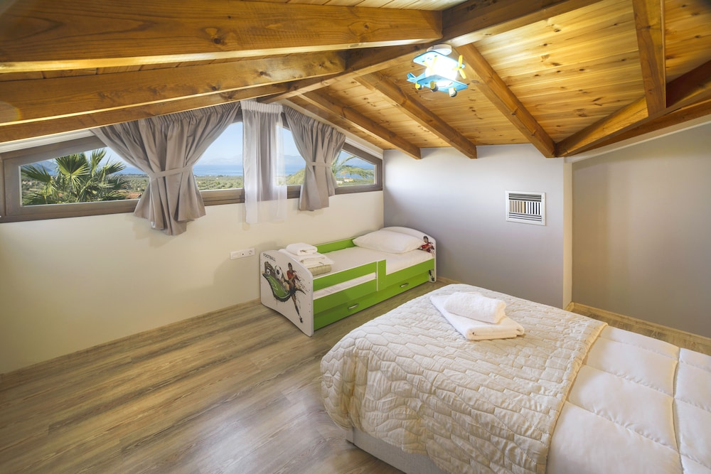 Nature Family Suite - Split Level Suite Sea View