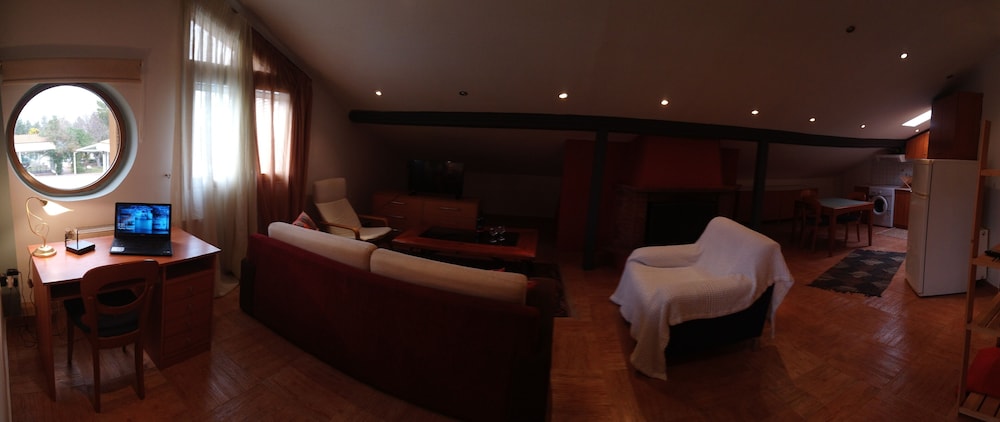 Apartment, 2 Bedrooms - Photo 2