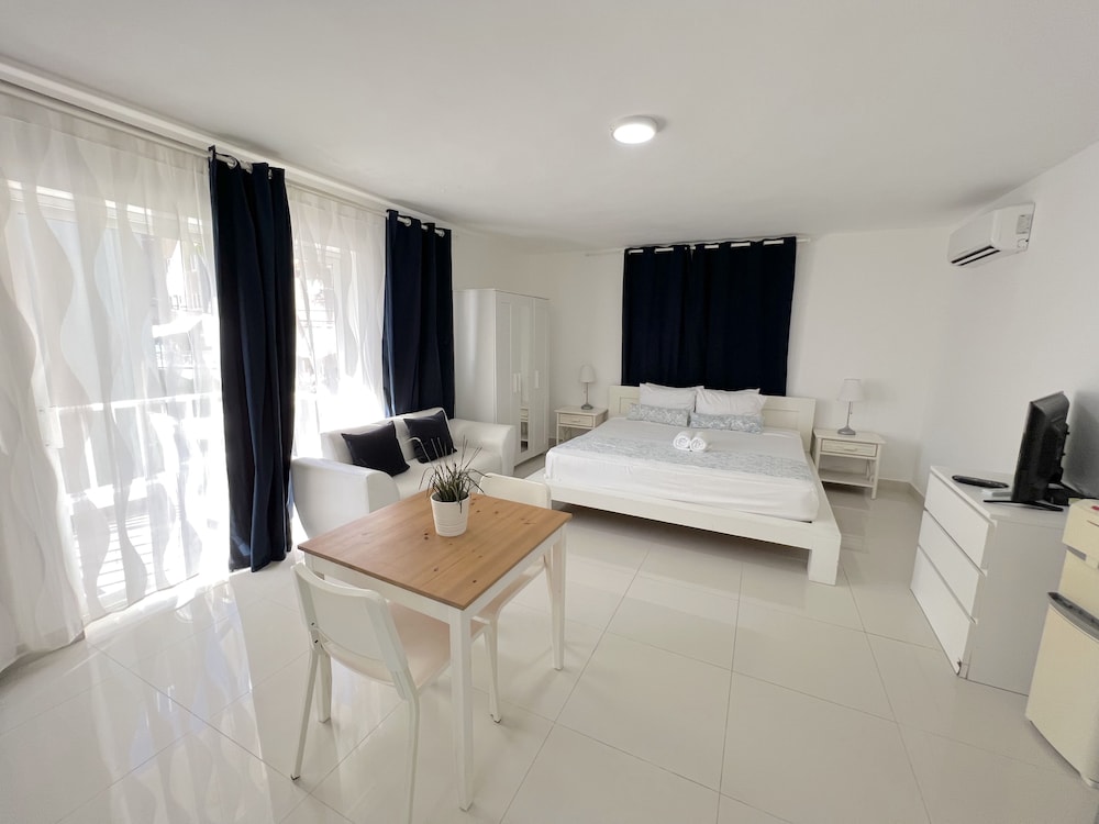 Deluxe Studio Suite