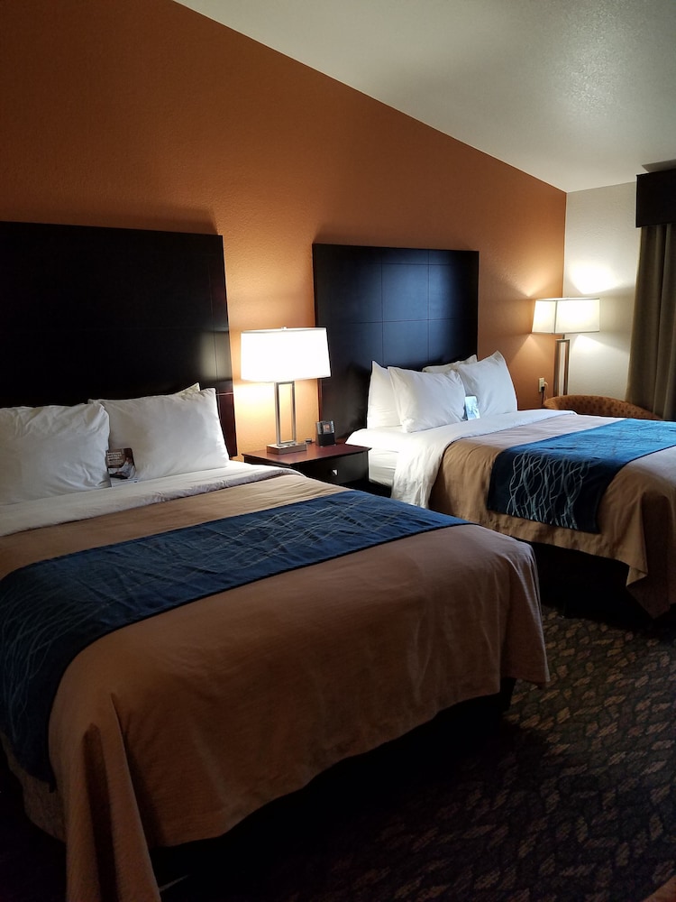Standard Room, 2 Queen Beds, Non Smoking - Photo 7