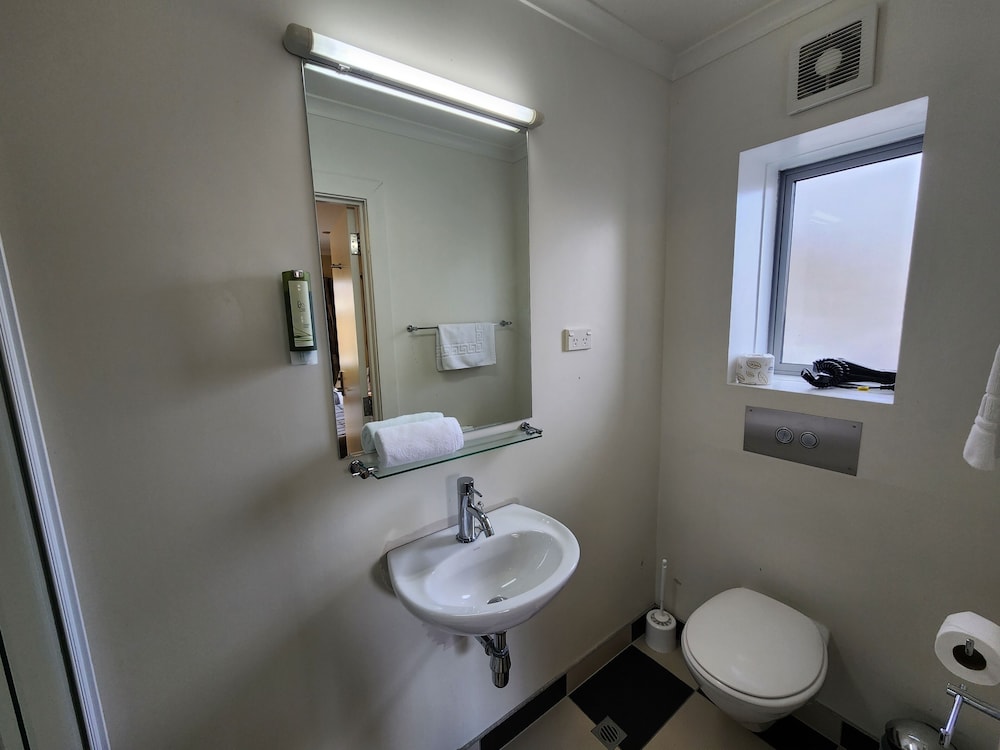 Double Or Twin Room, Private Bathroom - Photo 7