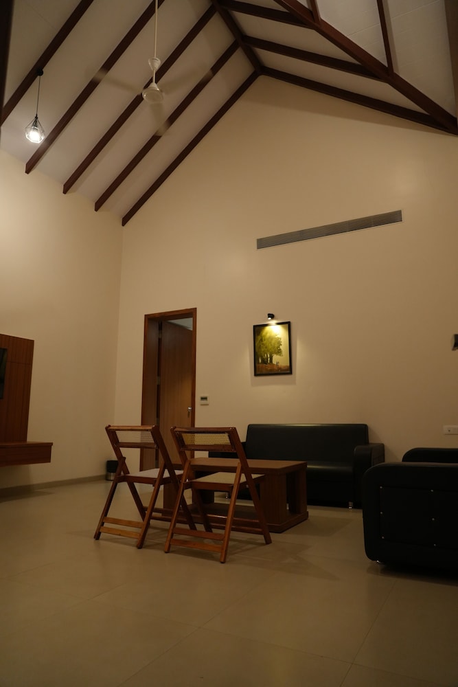Deluxe Suite, Balcony, Pool View photo 3