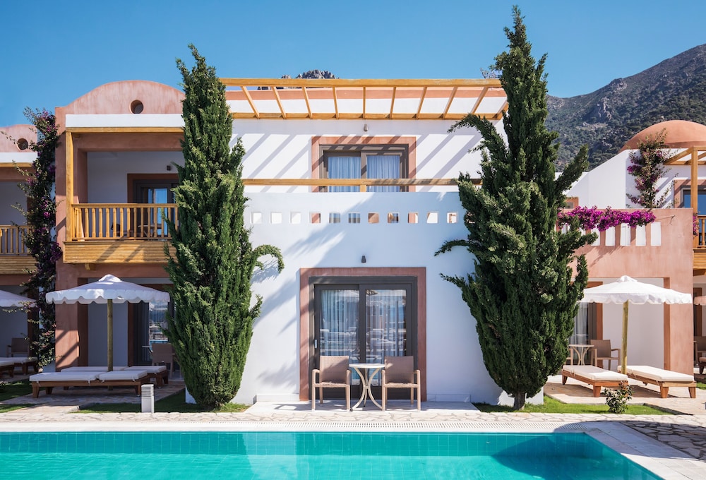Bungalow (Sharing Pool) - Photo 1