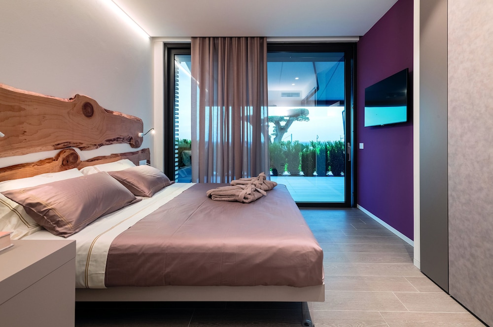 Luxury Condo photo 1