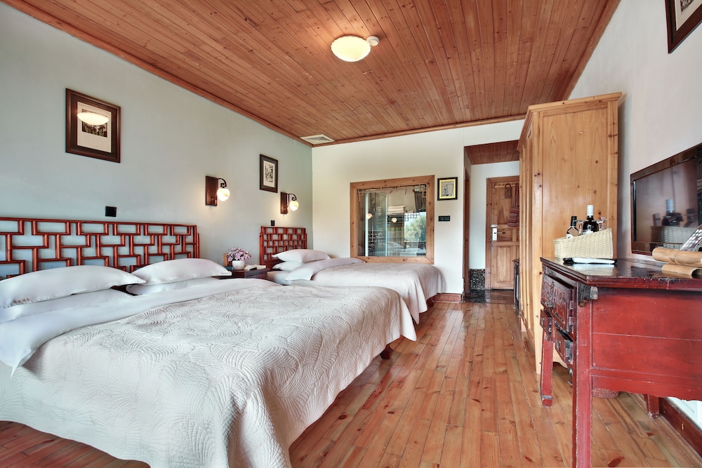 Family Double Room, Multiple Beds, Balcony, River View photo 1