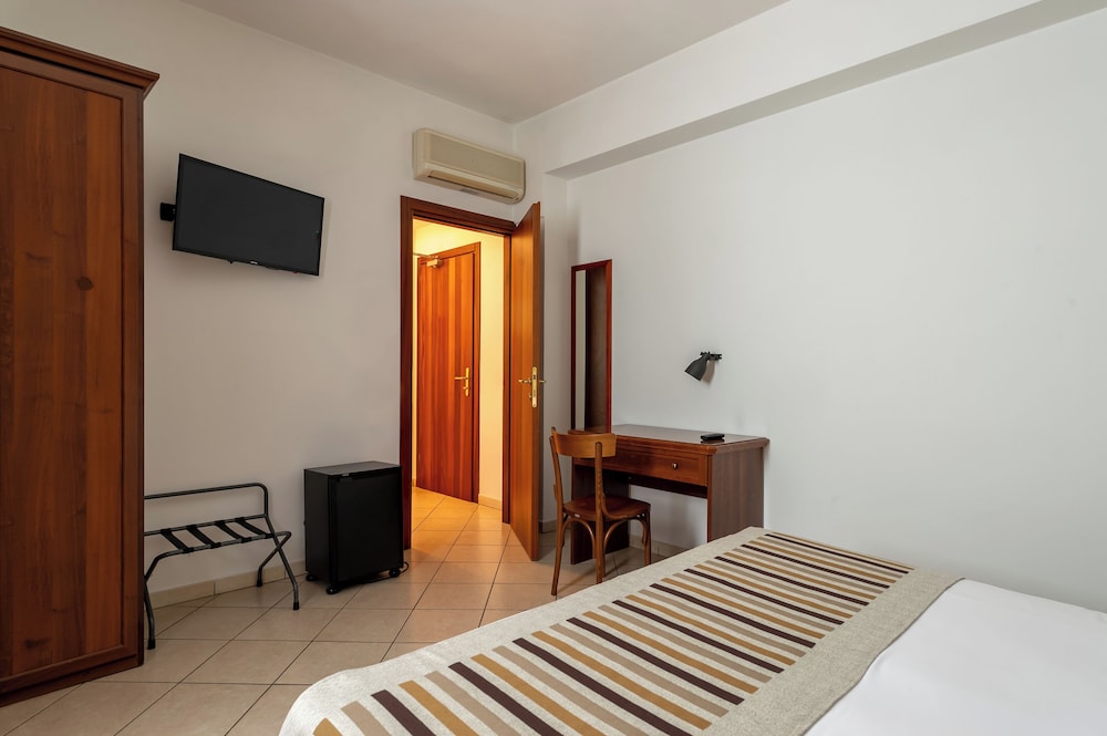 Standard Double or Twin Room, 1 Bedroom photo 2
