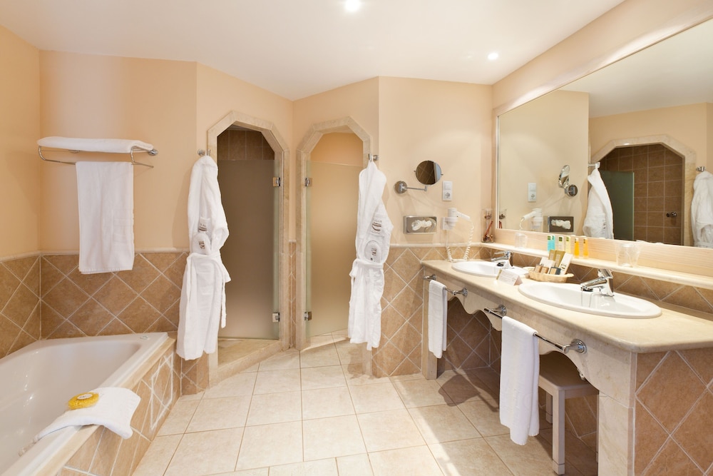 Junior Suite (2 adults) - Photo 4
