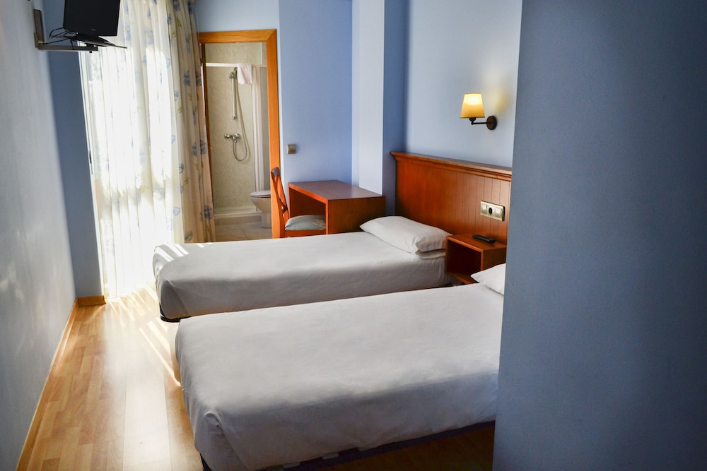 Double or Twin Room - Photo 2