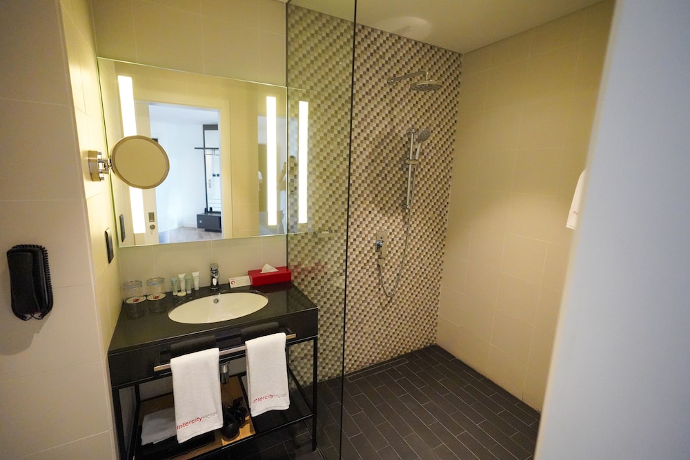 Room, Accessible (free shuttle service to Festival City Mall) photo 2