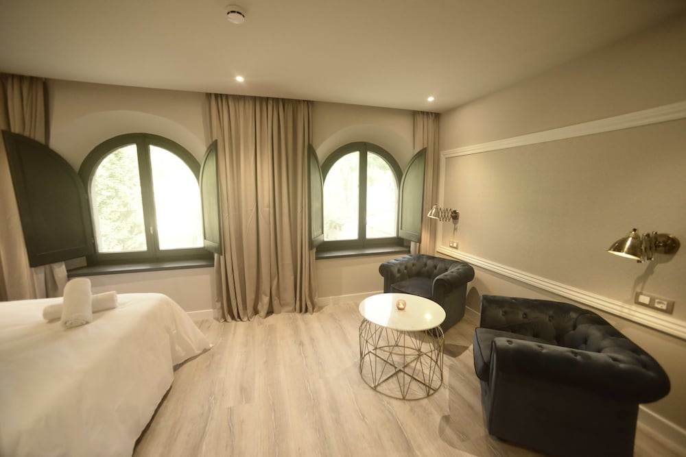 Junior Double Room, 1 Queen Bed, Non Smoking photo 2