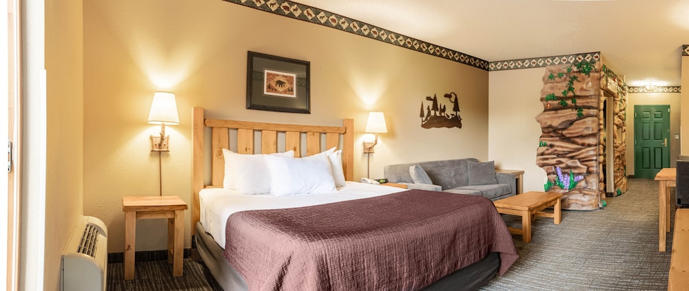 Wolf Den Suite photo 3