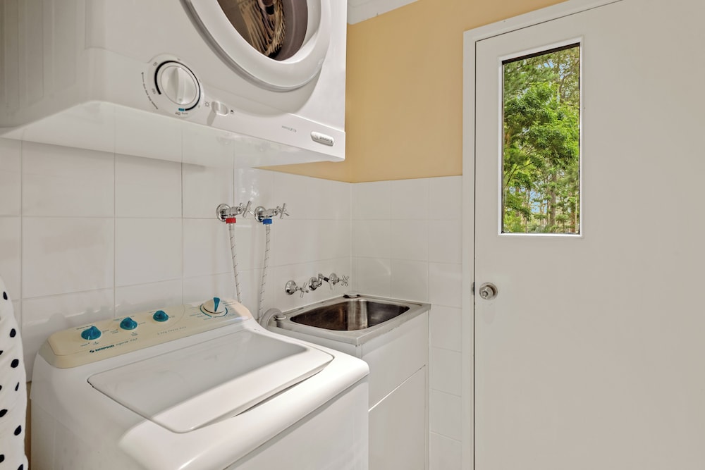 Deluxe 3 Bedroom Cabin - Sleeps 8 - Photo 3